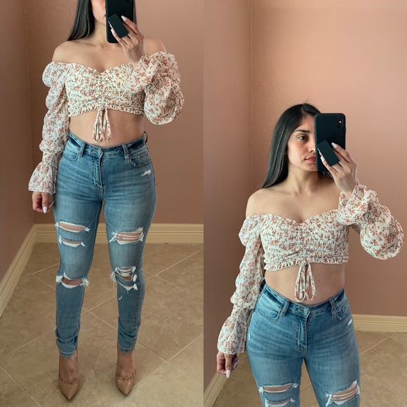 VALERIA Floral Smocked Top - Picture 2 of 5